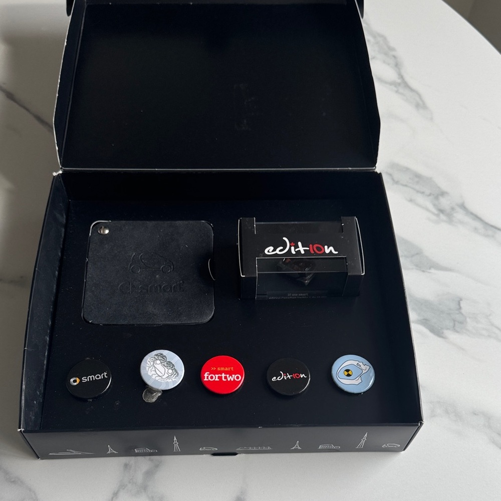 Smart Edition Pin Set - Black and Red